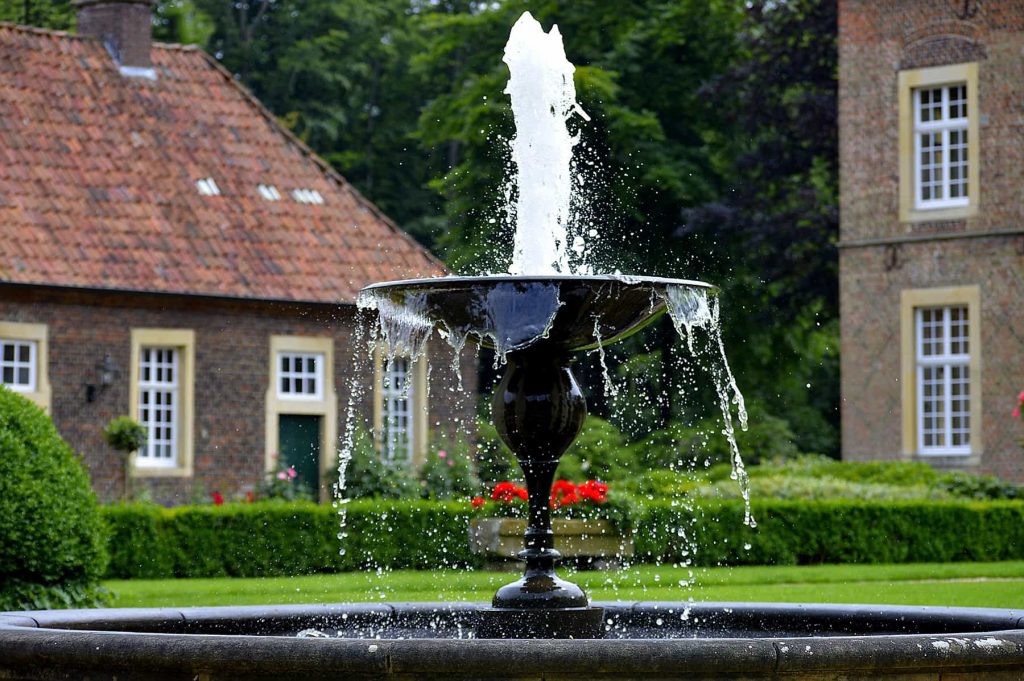 Garden water fountain